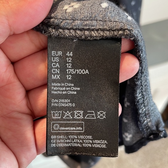 H&M black dress with white print - Picture 4 of 5